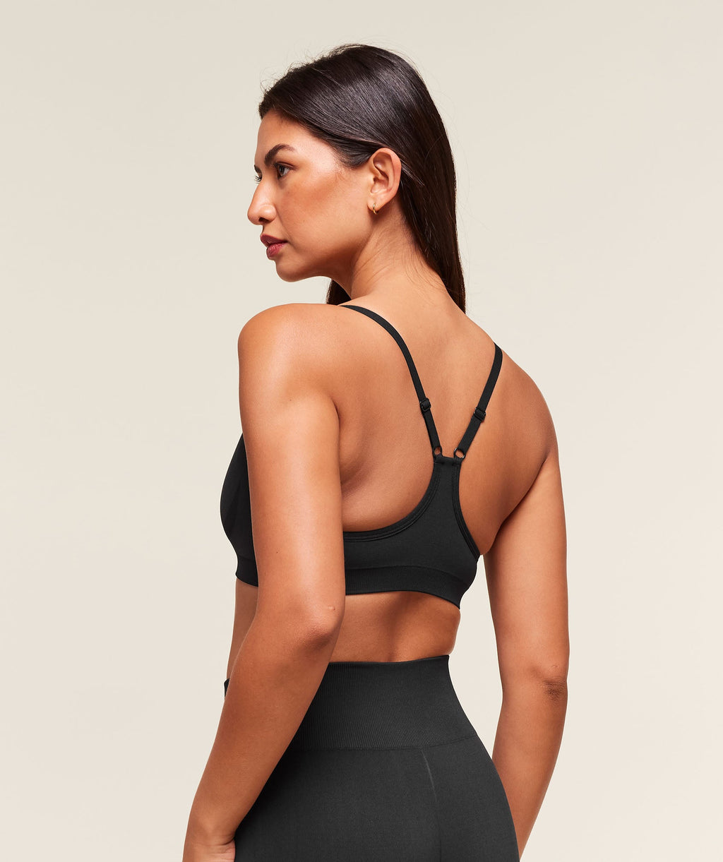 Everyday Seamless Racerback Sports Bra - Black